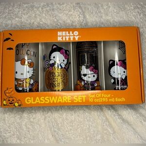 🎀Hello kitty Halloween glassware set
🎀brand new 
🎀3D glitter in cups
